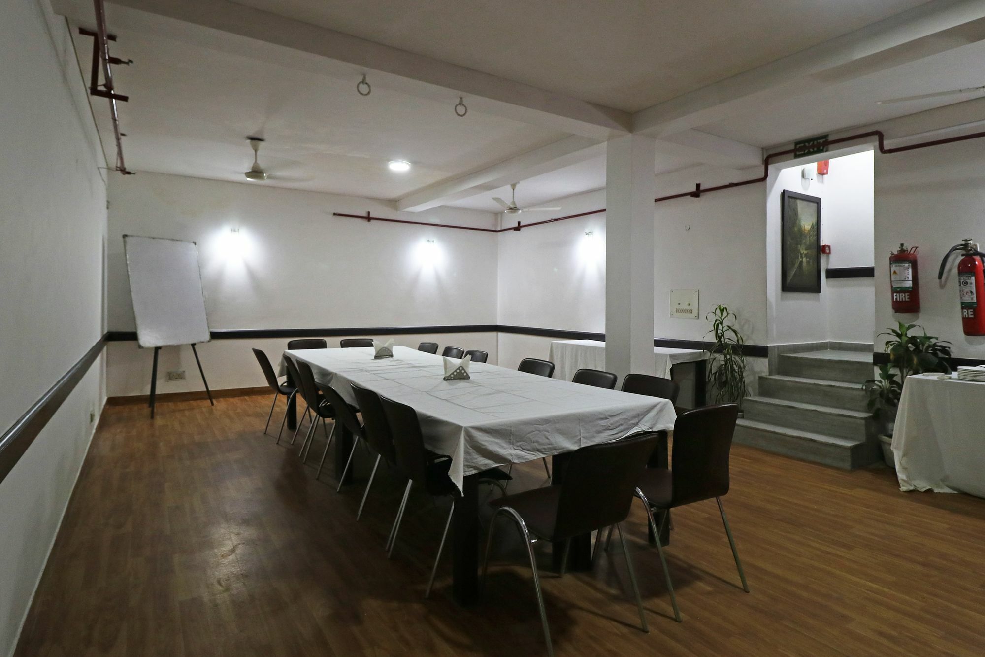 Hotel Chalet New Delhi Ngoại thất bức ảnh